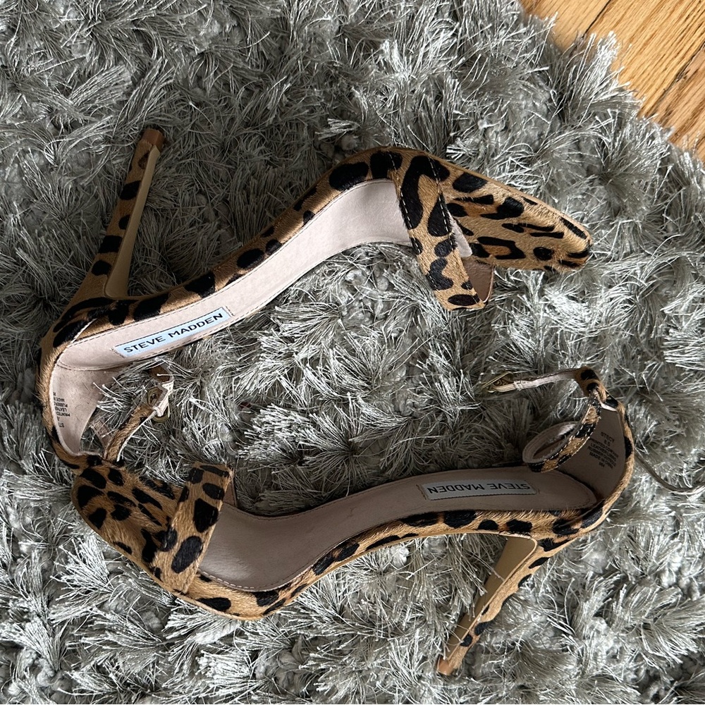 Steve Madden Stecy Leopard print sandals with heel. Size 8.5